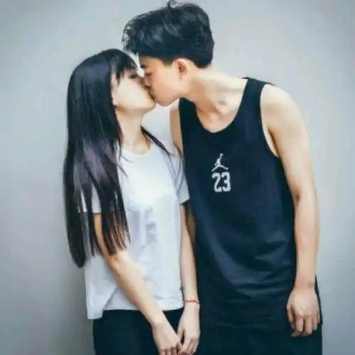 第一次见男友爸妈,准婆婆笑着给我6000红包,回家后我提出分手

