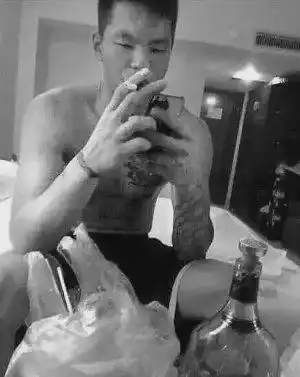 喝酒打架找小3绝了,中国男篮第一前锋太绝了
