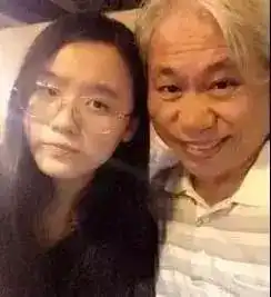 轰动全球相差40岁爷孙恋女生被爆已怀孕女家称跟我们有什么关系
