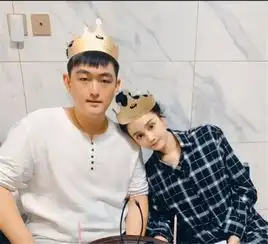 赵本山女儿晒庆生照和妈妈合影如同姐妹
