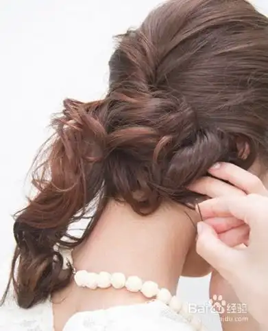 发型气质盘发让你瞬间变美
