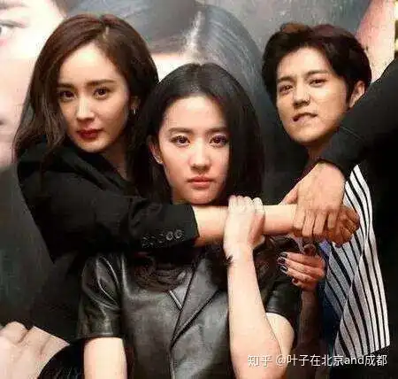 唐嫣婚礼杨幂不去,所以她们到底闹掰了没
