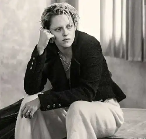 都是朱丽叶李宇春暮光女同登知名年历,东西酷女孩大比拼
