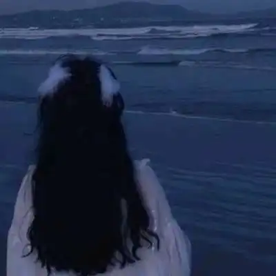 女生头像你知道吗人在难过时就会爱上日落
