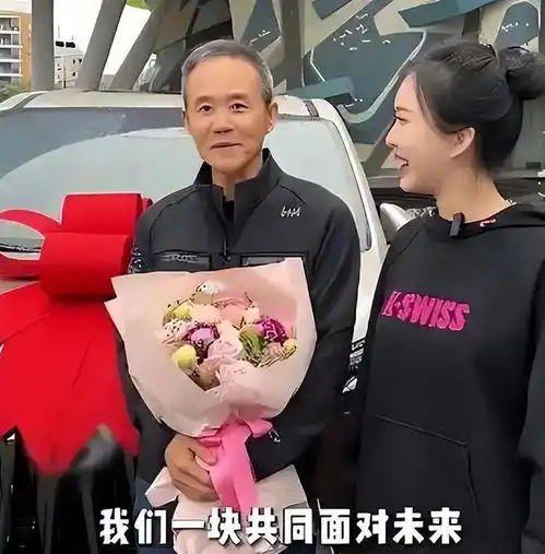 百亿富豪与相伴29年原配离婚,同年迎娶小30岁女星,如今怎样了
