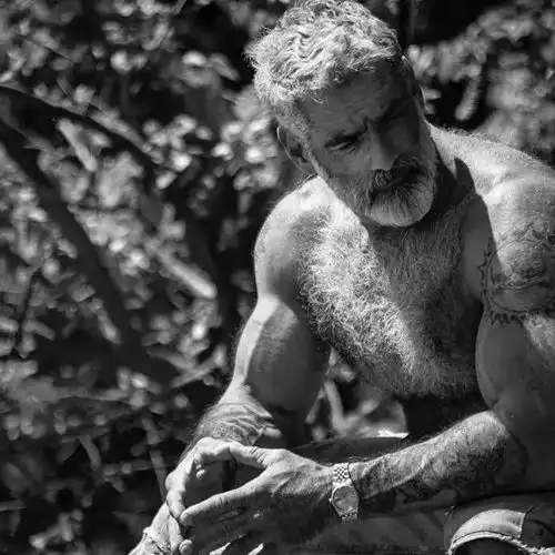 60岁大叔完爆小鲜肉,有肌肉,有纹身,有颜值,姑娘们都想睡了他搜狐其它搜狐网
