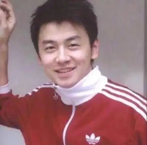 雷佳音从早恋辍学的问题儿童到一线明星,这些年他经历了什么
