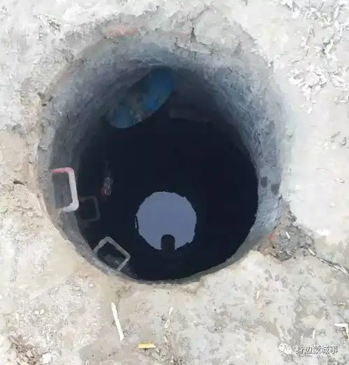 蒙城4岁男孩不慎掉入窨井,井下大喊奶奶快救我...,紧急时刻...
