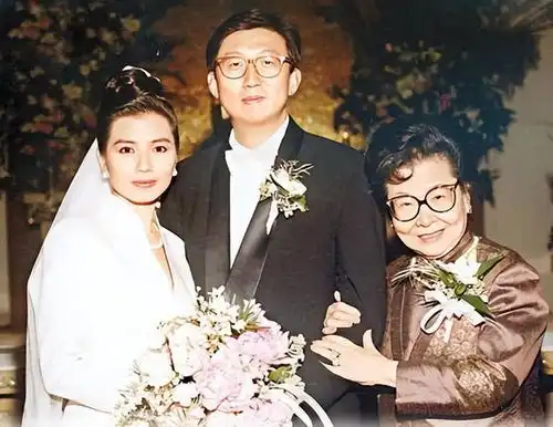 长了一张风情万种的脸,情史却简单干净的女明星,人不可貌相
