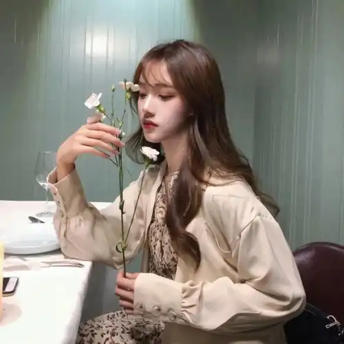 女头可以三个人一起用的女生头像二
