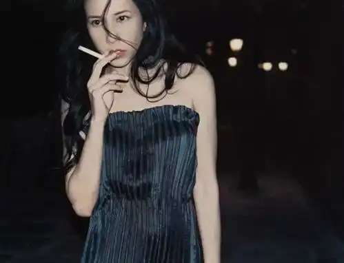 48岁的莫文蔚,这样裸得性感才高级
