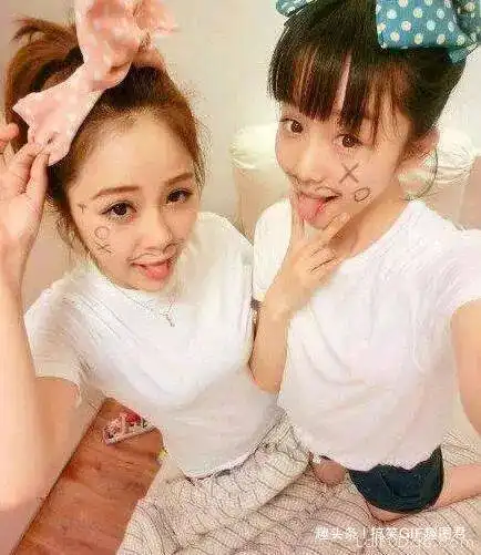 搞笑gif姑娘你就是斑马线上一道靓丽的风景
