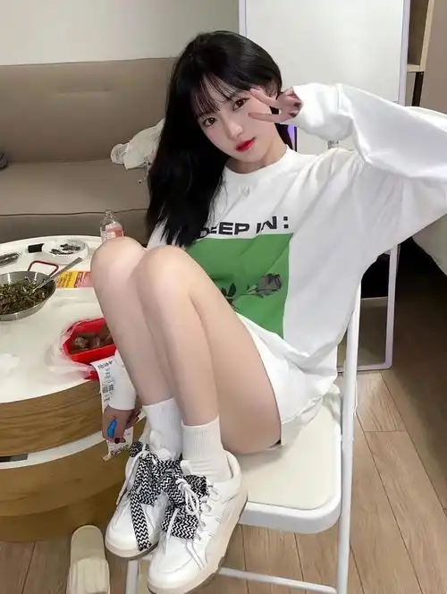 网红女神穿搭,最美车模美女
