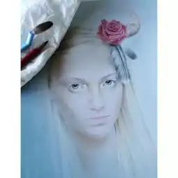 彩铅竟能画出如此高冷的美女
