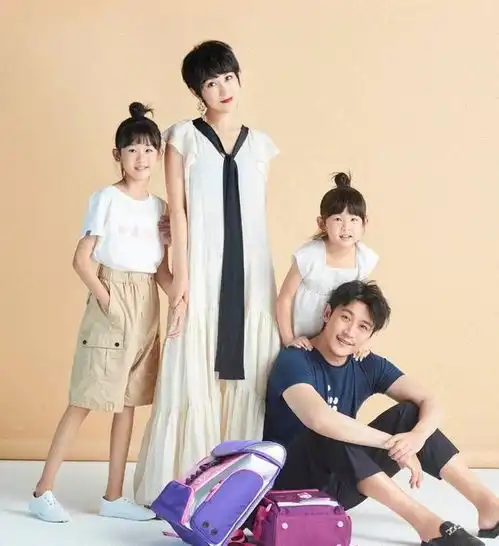 有种颜值叫陆毅的女儿,年仅12岁长相清秀,穿搭时髦长腿吸睛
