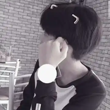 非主流男生用手遮脸头像
