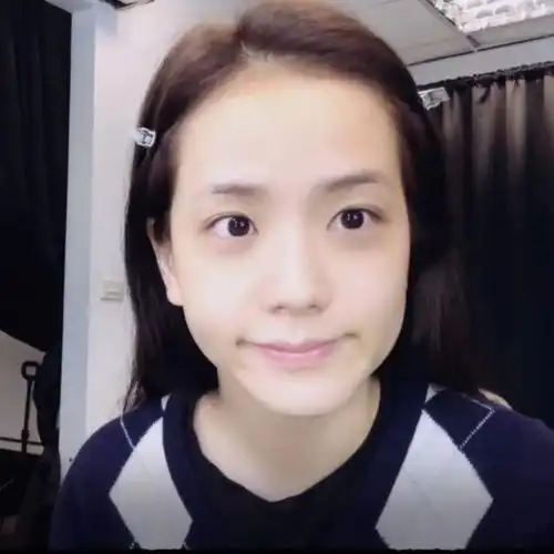 blackpink成员素颜照,有的人妆前妆后无差别
