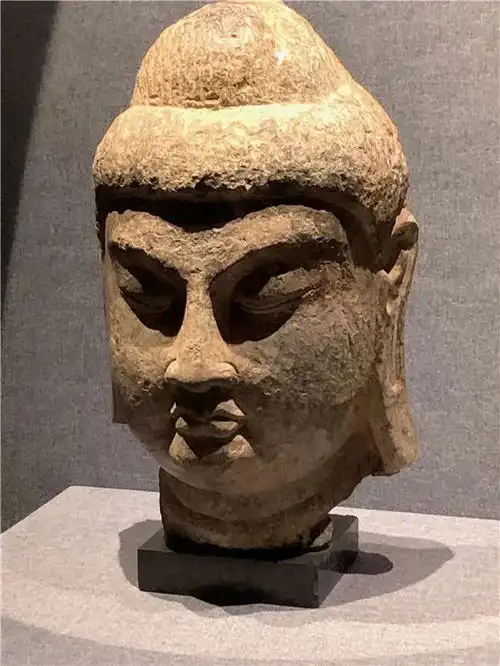 龙门石窟下岭南佛光流转四百年
