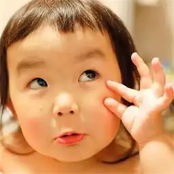 四岁小女孩丑萌火遍世界,你就是我要的傻丫头
