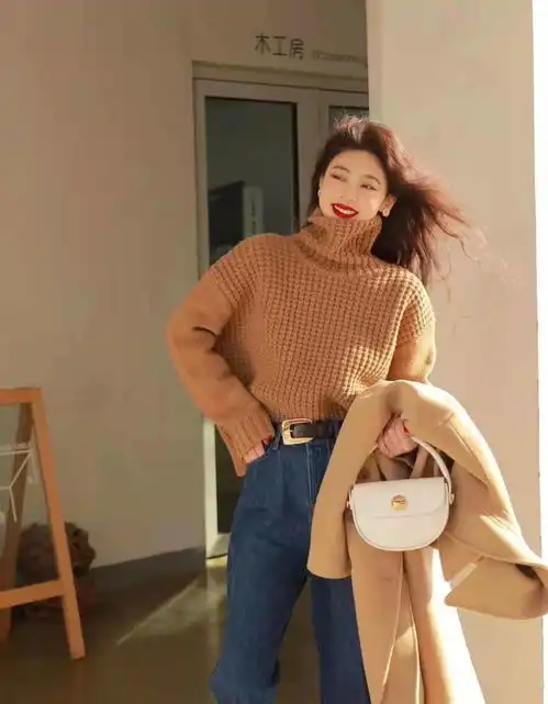 大衣高领毛衣太高级了,保暖又显气质,适合3040岁的女人
