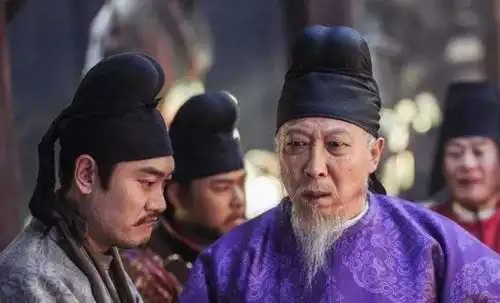 宋朝官员上朝,帽子上为什么有两把直尺,具体作用是什么

