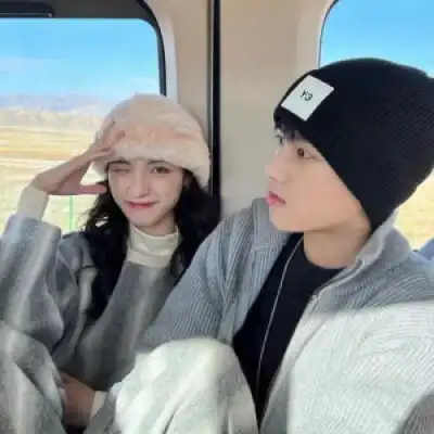 2023小清新温柔情侣头像
