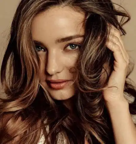 被称豪门收割机,二婚依旧嫁给高富帅,如今36岁神似芭比
