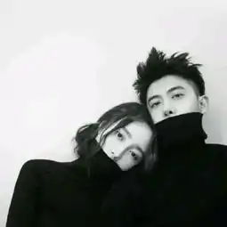一男一女黑白头像
