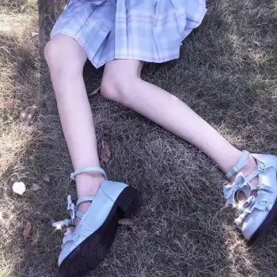 学生女生头像腿部裙子下半身真人筷子腿图片
