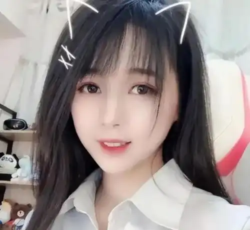 单亲女主播回归复播,靠跳擦边舞蹈赚奶粉钱,直言这并不丢人
