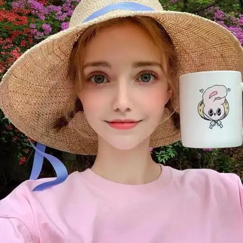俄罗斯网红号称最美学妹亚洲娃娃脸吸粉无数

