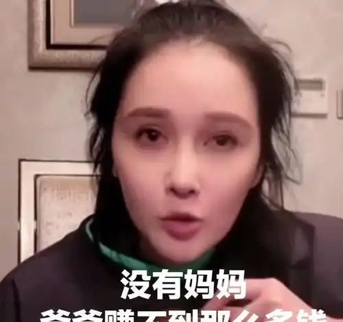 赵本山54岁妻子露面,和女儿同框宛如姐妹,甘为赵本山放弃事业
