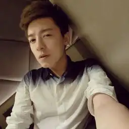 这个男生叫什么名子,是个网红吗
