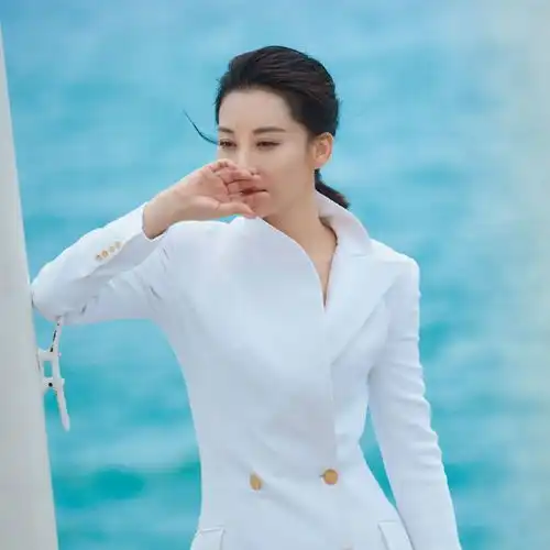 许晴55岁又怎样穿白纱裙照样美成少女样,未修图状态超级好
