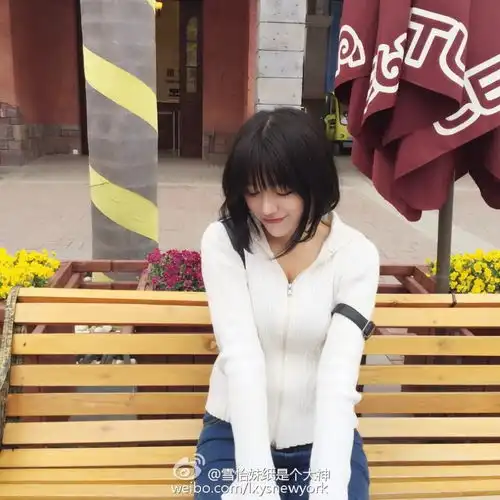 组图新闻系校花唯美写真大眼迷人神似陈意涵
