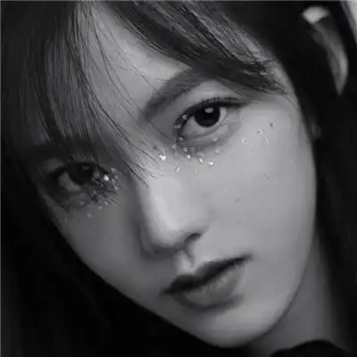 女生头像霸气黑白真人一个人的日子好好照顾自己
