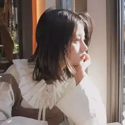 女生头像像风温柔侵袭
