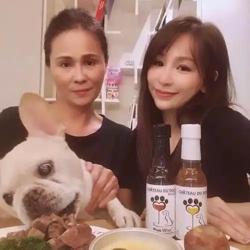 王心凌在台北的豪宅,全屋大白墙,烟火气满满

