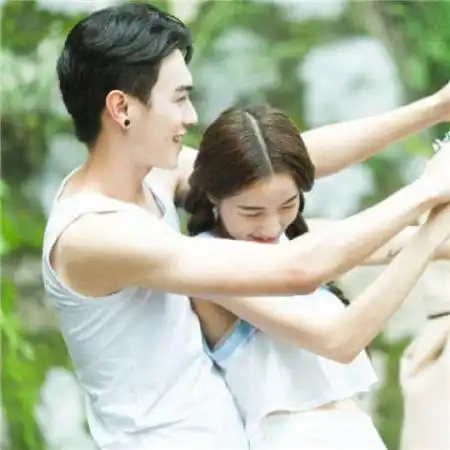 森系意境浪漫情侣头像了解一个人要靠智慧
