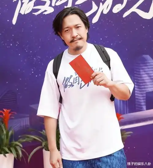 张博宇受母亲吕丽萍牵连,新剧遭抵制,与生父张丰毅同框显沧桑
