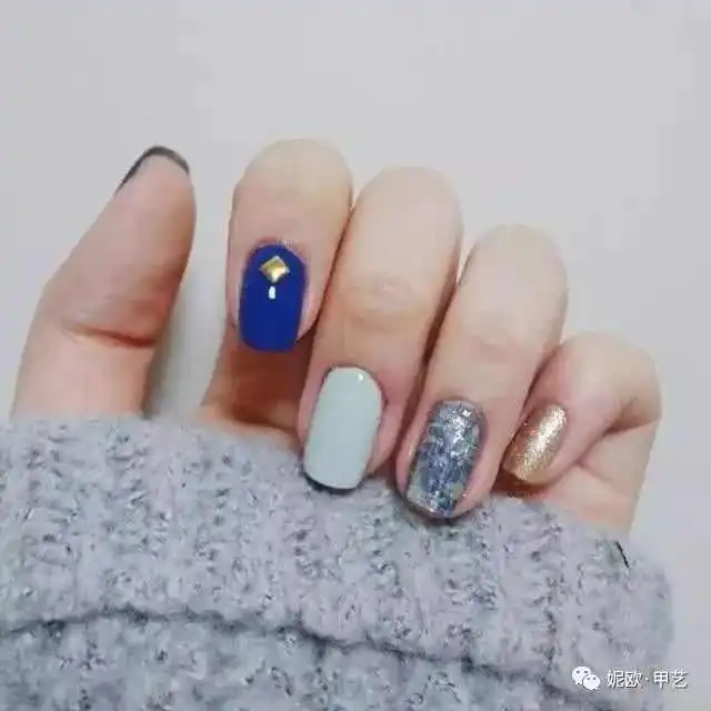 秋冬时尚搭配美甲与毛衣的邂逅
