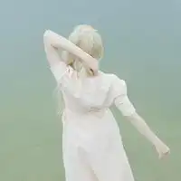 2017最新版女生长发背影唯美头像小清新我用十秒忘记
