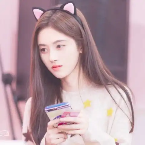 鞠婧祎坦言上学时人追,高中照片曝光后,网友倒追我都不要
