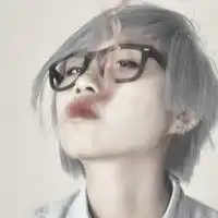 要银发真人头像男
