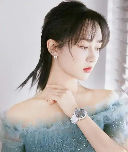 2020年金鹰女神投票,杨幂人气排名第二,第一是她遥遥领先
