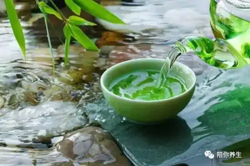 会泡脚的人生病少告诉您泡脚水里的健康秘密不知道的了解下
