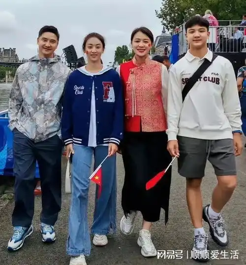 田亮晒与12岁儿子合照,网友却让他带儿子看看医生
