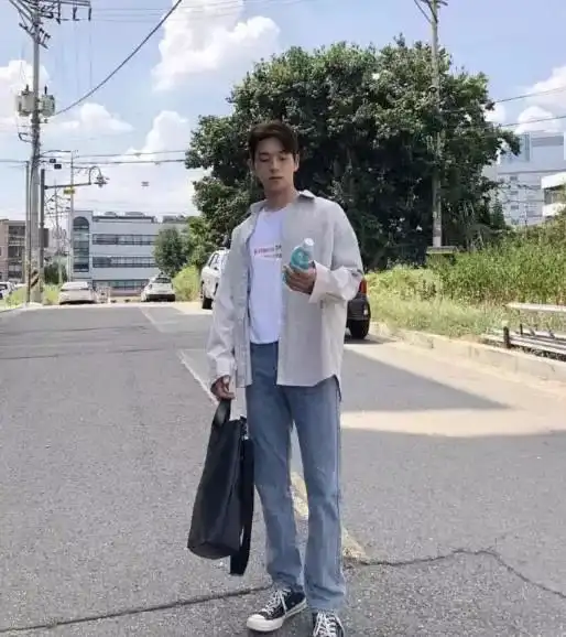 男生这么穿最让女友心动,清爽男生穿搭,颜值轻松飙升
