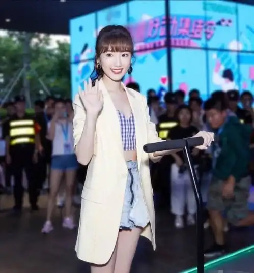 小白鞋无法满足年轻人了,现在流行风筝鞋,能穿出漫系少女感
