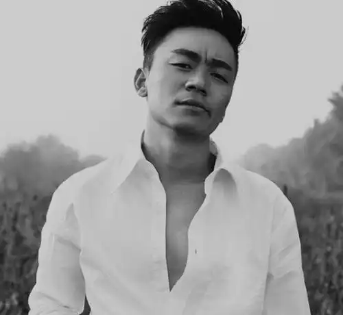 当初王宝强和马蓉离婚,现在马蓉颜值变高,但还是有网友揪着不放
